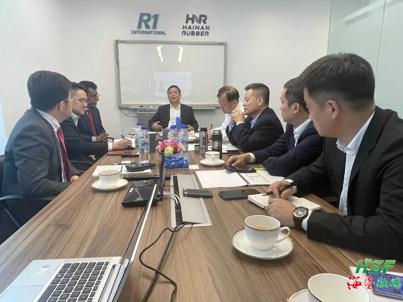 包洪文一行与R1公司座谈交流。。。